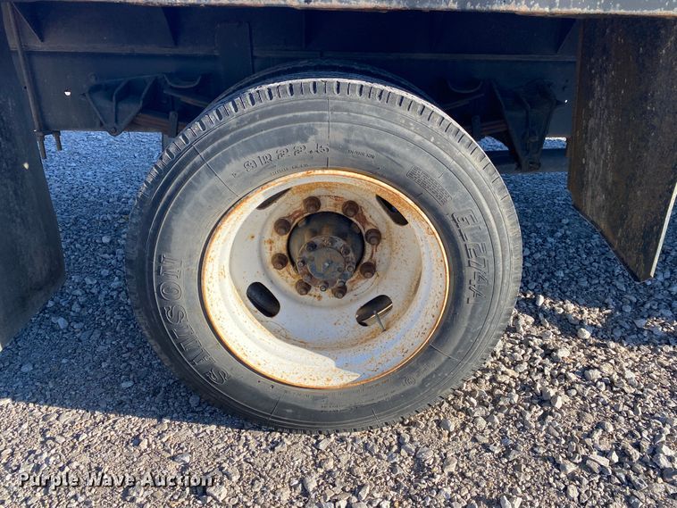 image for item DL6809 2002 International 4700  flatbed truck