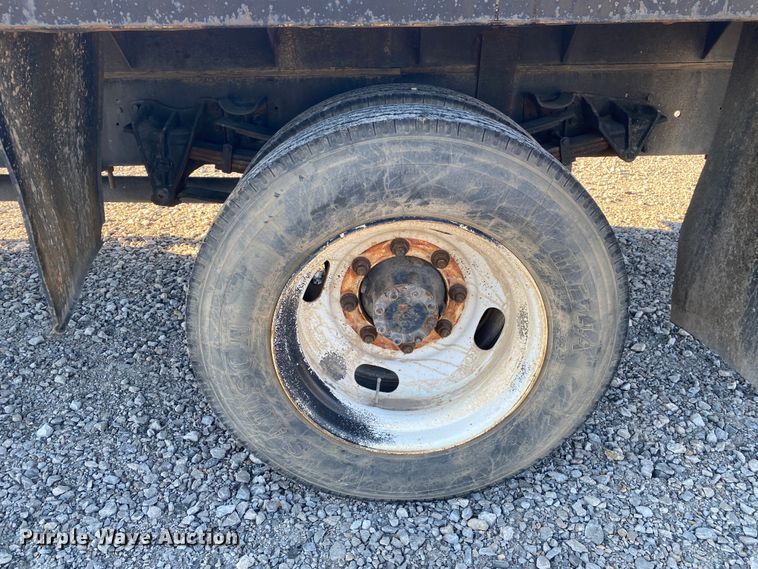 image for item DL6809 2002 International 4700  flatbed truck