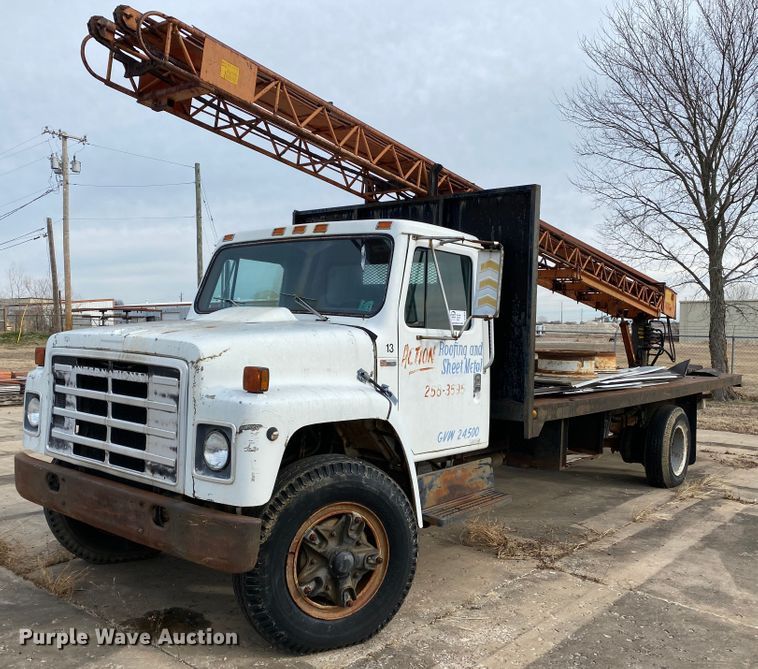 image for item DL6829 1983 International 1724  shingle conveyor truck