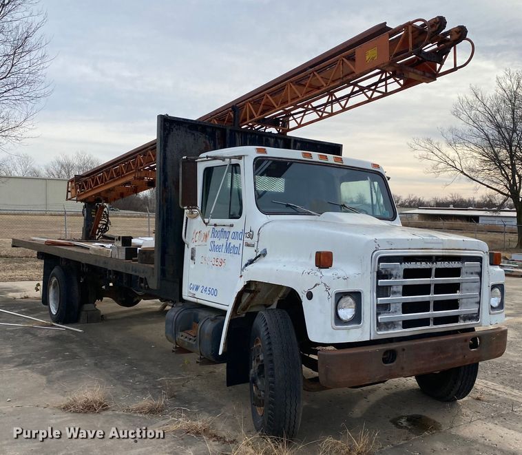 image for item DL6829 1983 International 1724  shingle conveyor truck