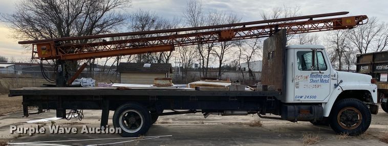 image for item DL6829 1983 International 1724  shingle conveyor truck