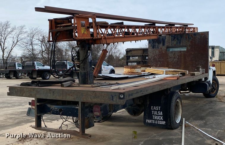 image for item DL6829 1983 International 1724  shingle conveyor truck