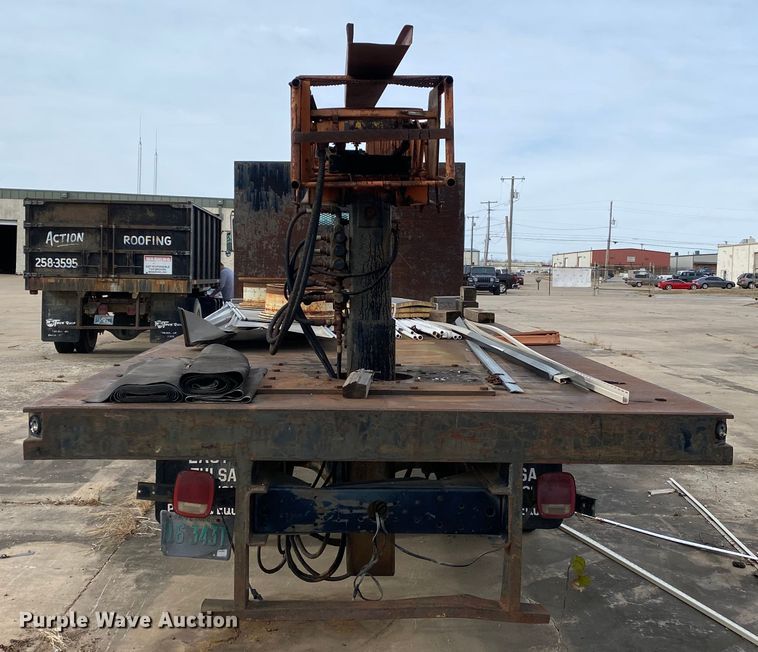 image for item DL6829 1983 International 1724  shingle conveyor truck