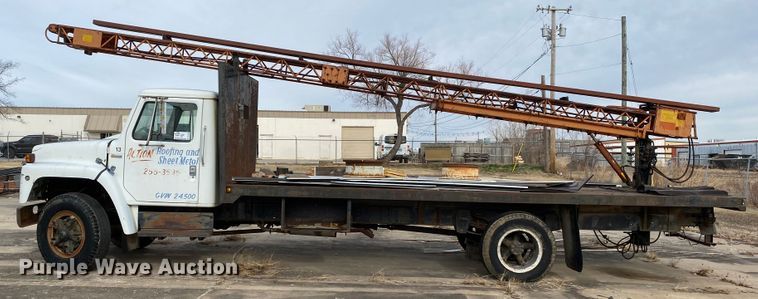 image for item DL6829 1983 International 1724  shingle conveyor truck