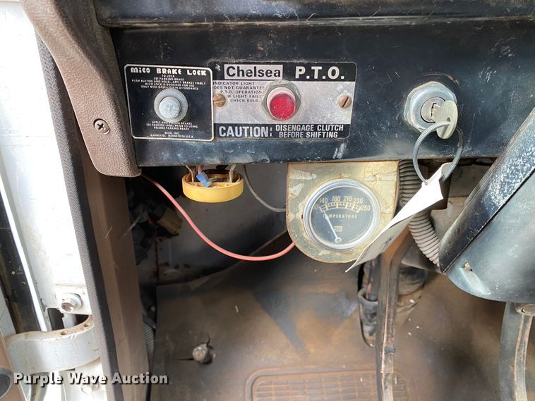 image for item DL6829 1983 International 1724  shingle conveyor truck