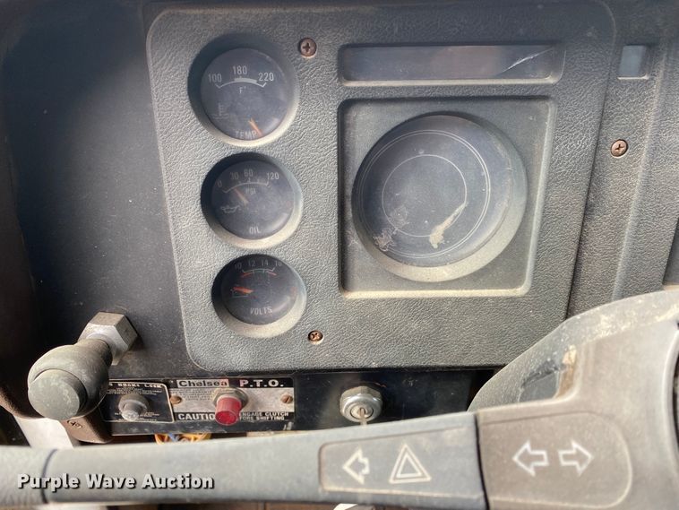 image for item DL6829 1983 International 1724  shingle conveyor truck