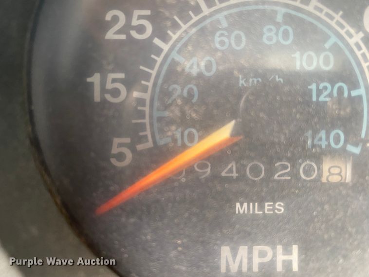 image for item DL6829 1983 International 1724  shingle conveyor truck