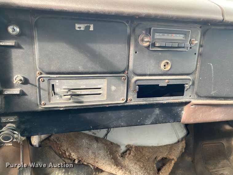 image for item DL6829 1983 International 1724  shingle conveyor truck