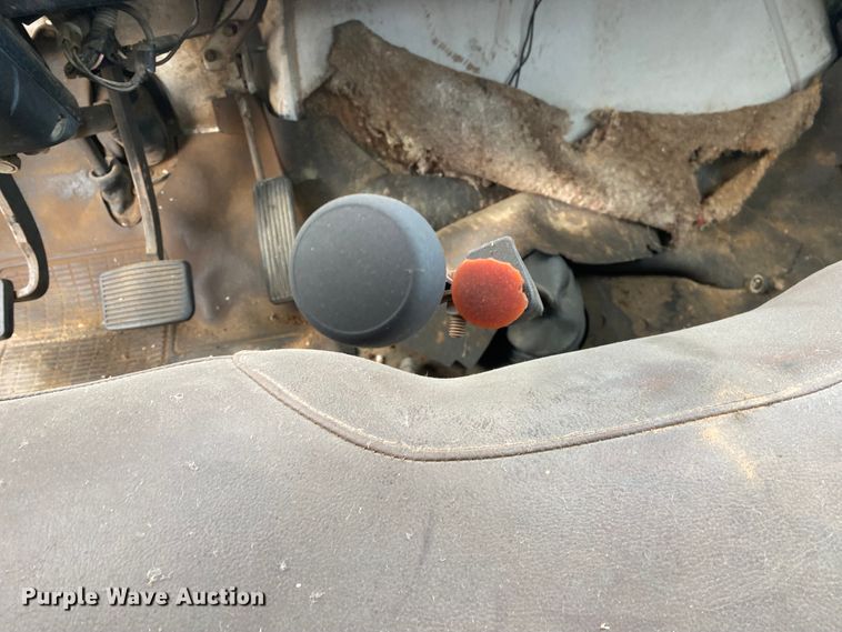 image for item DL6829 1983 International 1724  shingle conveyor truck