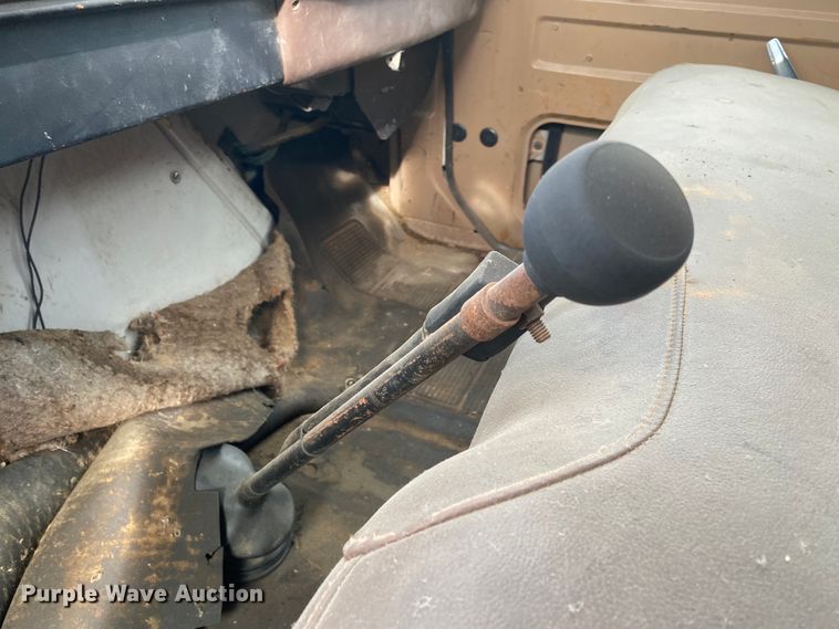 image for item DL6829 1983 International 1724  shingle conveyor truck