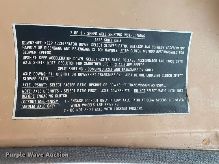 image for item DL6829 1983 International 1724  shingle conveyor truck