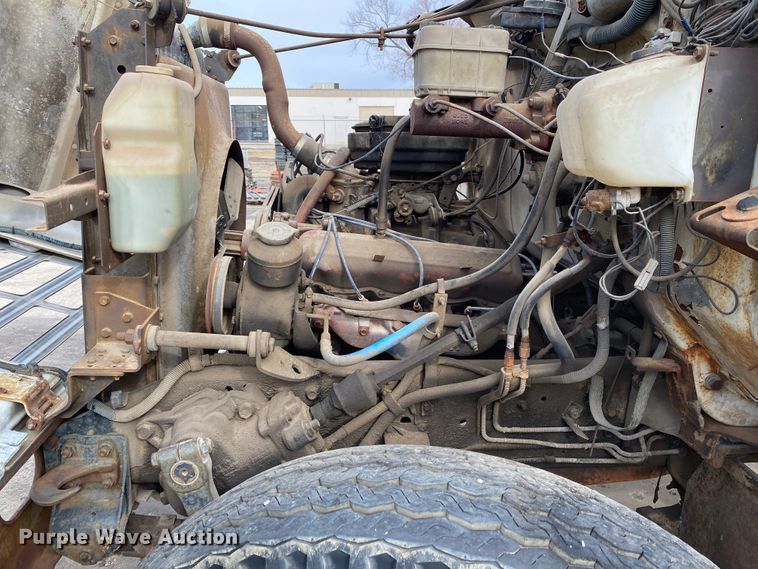 image for item DL6829 1983 International 1724  shingle conveyor truck