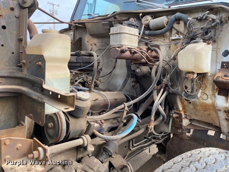 image for item DL6829 1983 International 1724  shingle conveyor truck