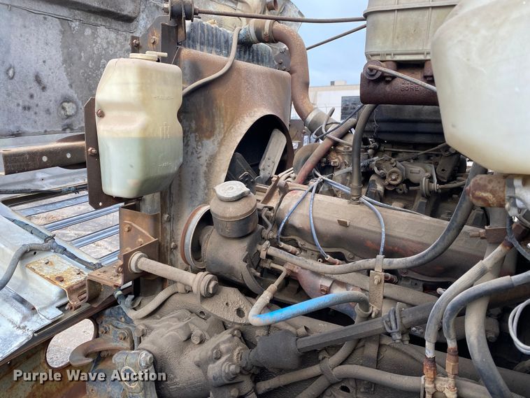 image for item DL6829 1983 International 1724  shingle conveyor truck