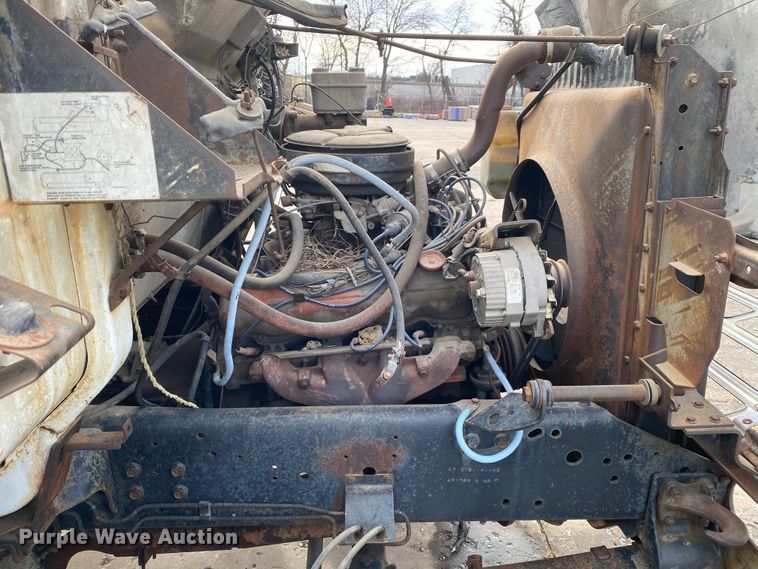 image for item DL6829 1983 International 1724  shingle conveyor truck