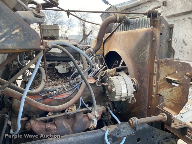 image for item DL6829 1983 International 1724  shingle conveyor truck