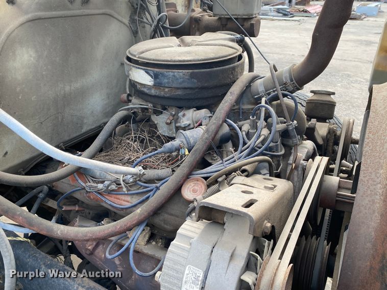 image for item DL6829 1983 International 1724  shingle conveyor truck