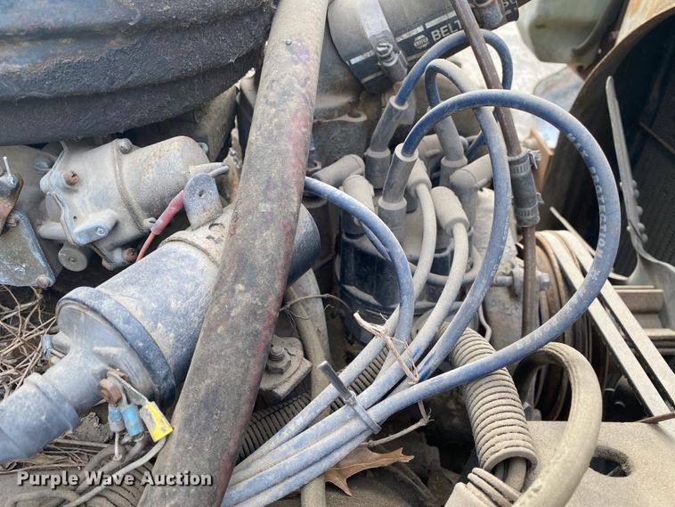 image for item DL6829 1983 International 1724  shingle conveyor truck