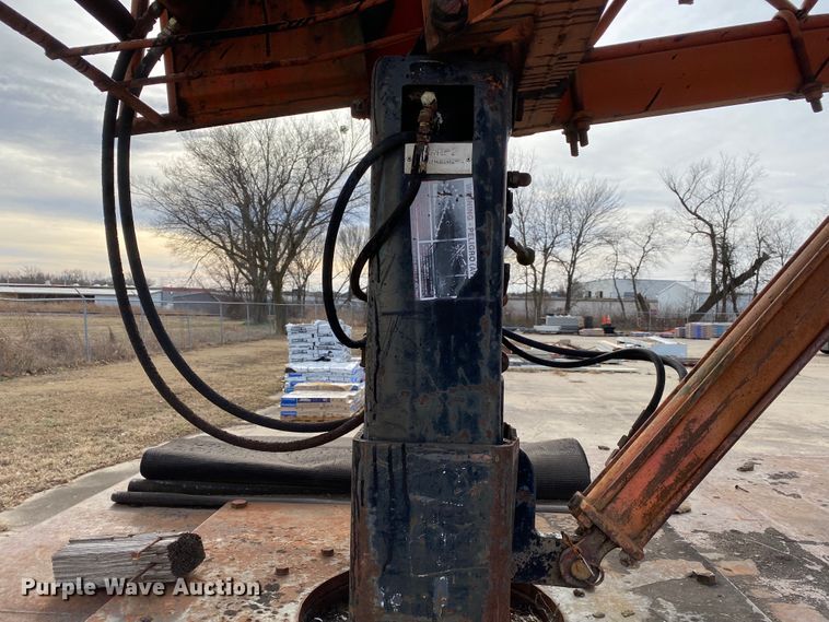 image for item DL6829 1983 International 1724  shingle conveyor truck