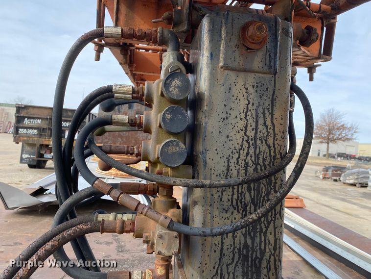 image for item DL6829 1983 International 1724  shingle conveyor truck