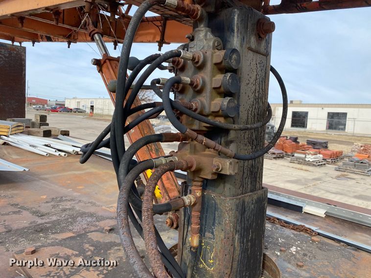 image for item DL6829 1983 International 1724  shingle conveyor truck