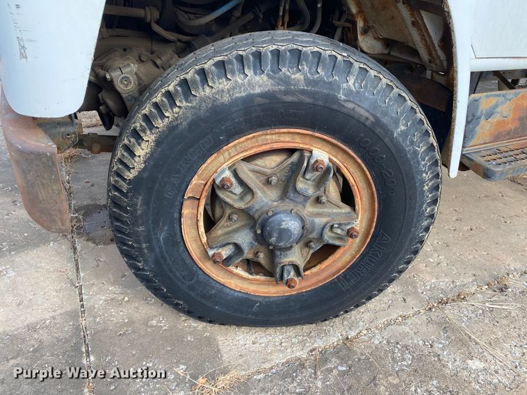 image for item DL6829 1983 International 1724  shingle conveyor truck