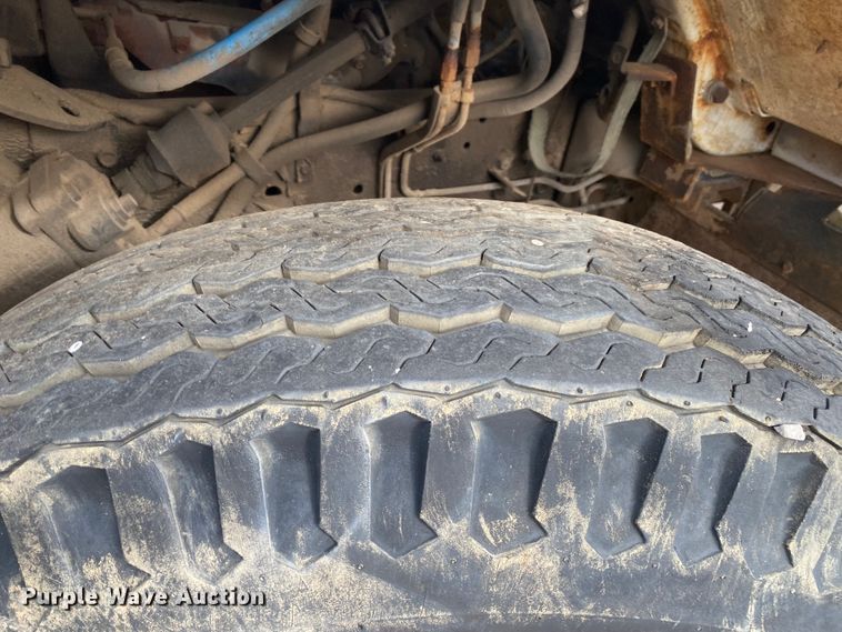 image for item DL6829 1983 International 1724  shingle conveyor truck