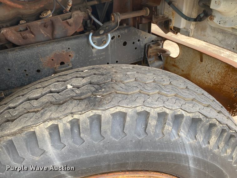 image for item DL6829 1983 International 1724  shingle conveyor truck