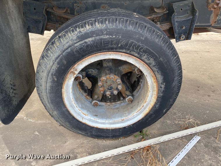 image for item DL6829 1983 International 1724  shingle conveyor truck