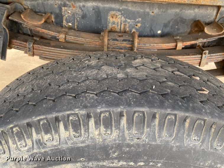 image for item DL6829 1983 International 1724  shingle conveyor truck