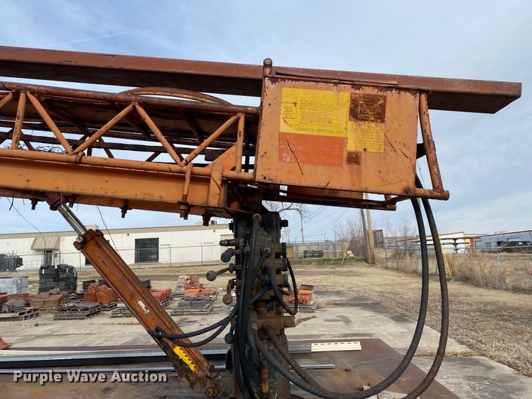 image for item DL6829 1983 International 1724  shingle conveyor truck