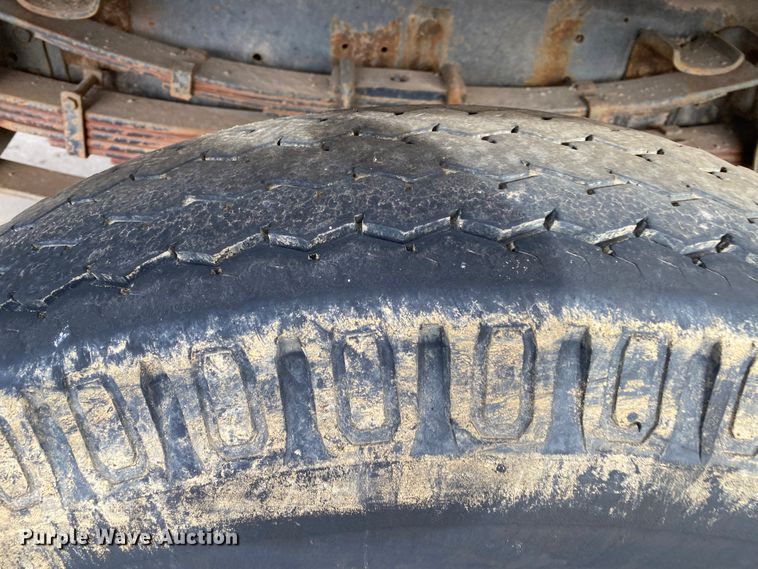 image for item DL6829 1983 International 1724  shingle conveyor truck