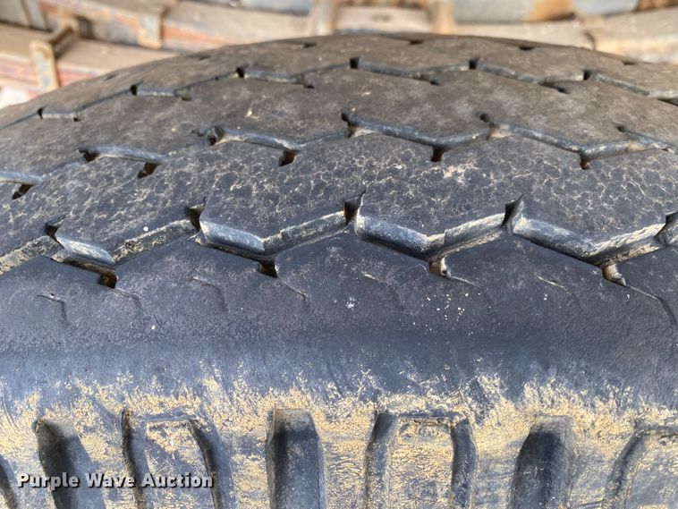 image for item DL6829 1983 International 1724  shingle conveyor truck