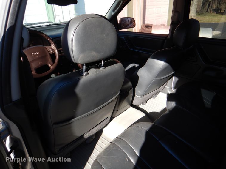 image for item DL6835 2002 Jeep Grand Cherokee  SUV