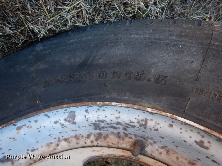 image for item DL6839 2000 Ford F550 Super Duty  flatbed truck