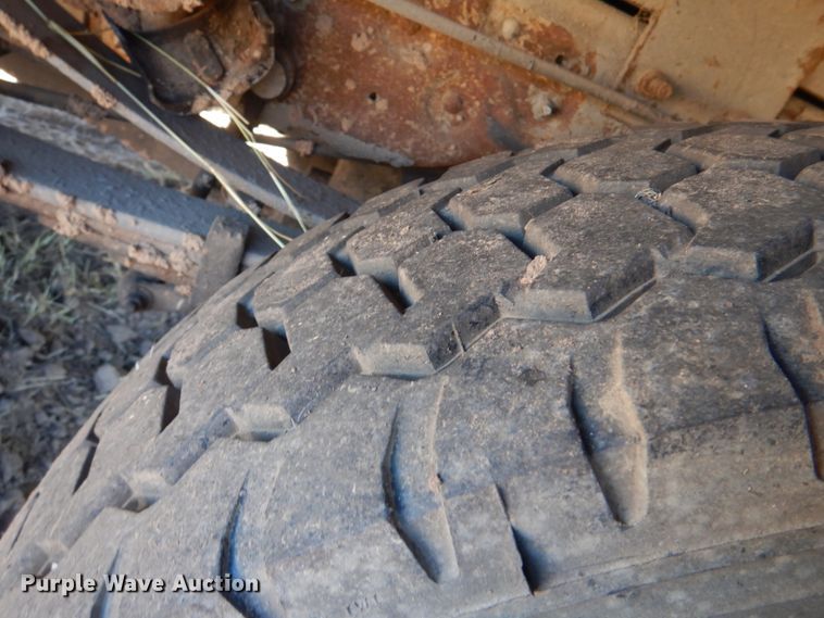 image for item DL6839 2000 Ford F550 Super Duty  flatbed truck