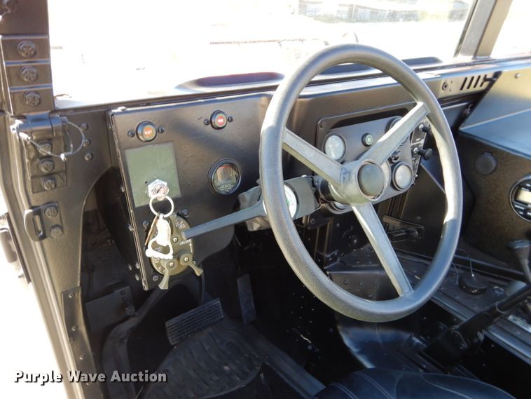 image for item DM0738 1994 Am General Humvee  SUV