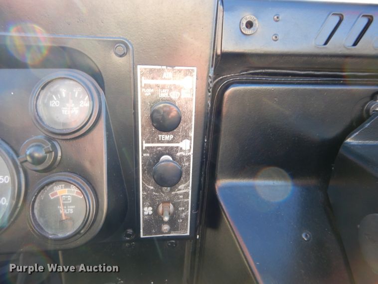 image for item DM0738 1994 Am General Humvee  SUV