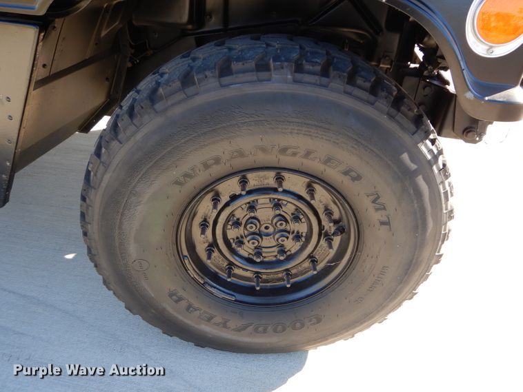 image for item DM0738 1994 Am General Humvee  SUV