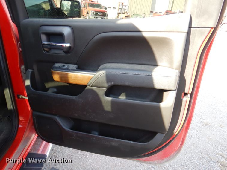 image for item DN2556 2018 Chevrolet Silverado 1500  Crew Cab pickup truck