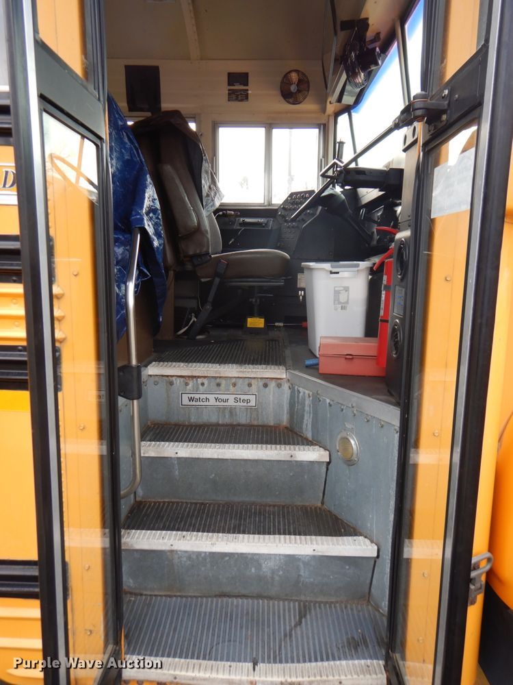 image for item DN2644 1996 International 3800  school bus