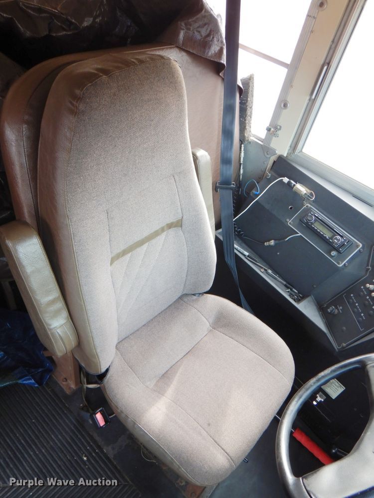 image for item DN2644 1996 International 3800  school bus