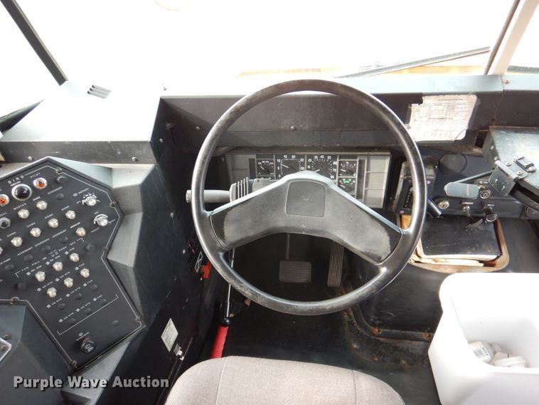 image for item DN2644 1996 International 3800  school bus