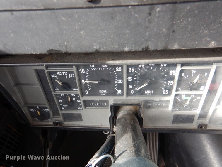 image for item DN2644 1996 International 3800  school bus