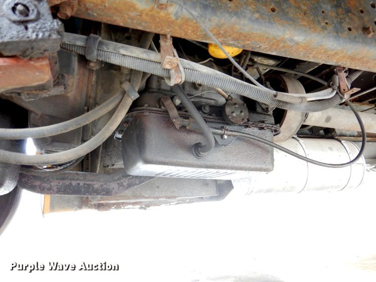 image for item DN2644 1996 International 3800  school bus