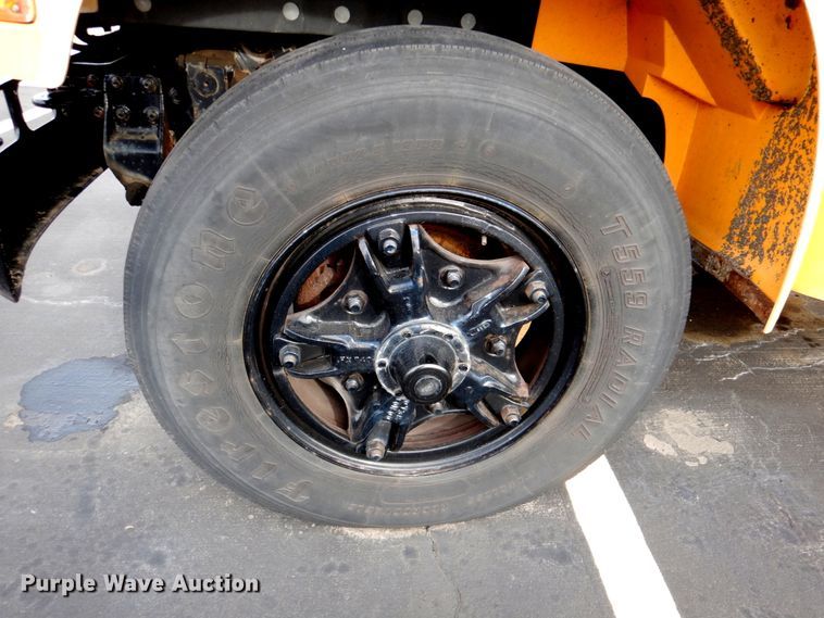 image for item DN2644 1996 International 3800  school bus