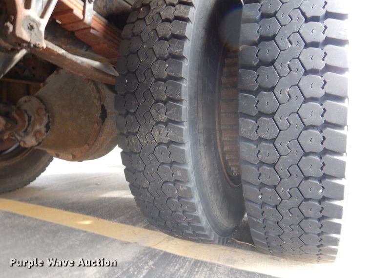 image for item DN2644 1996 International 3800  school bus