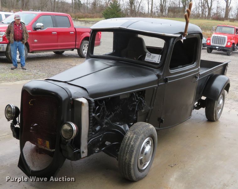 image for item DN7858 1990 Chevrolet S10  with 1926 Ford truck body