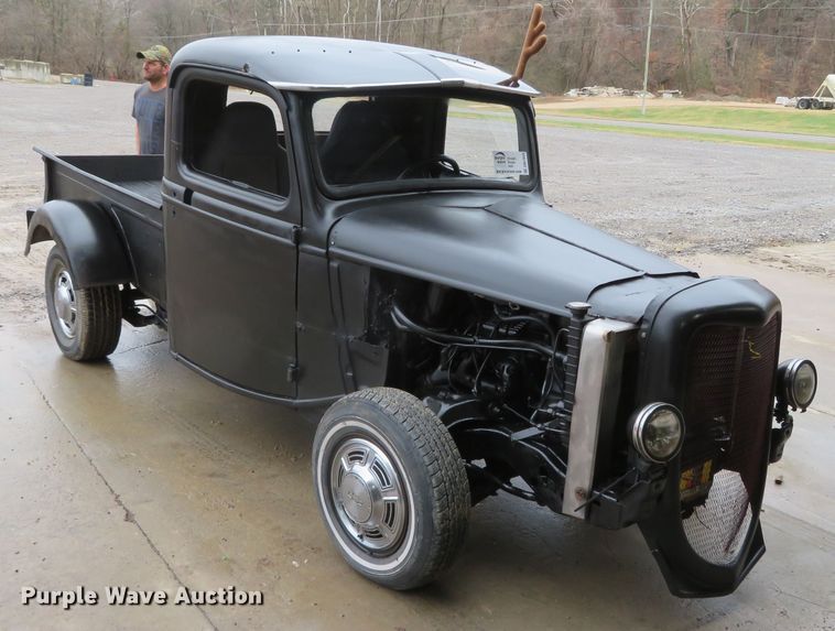 image for item DN7858 1990 Chevrolet S10  with 1926 Ford truck body