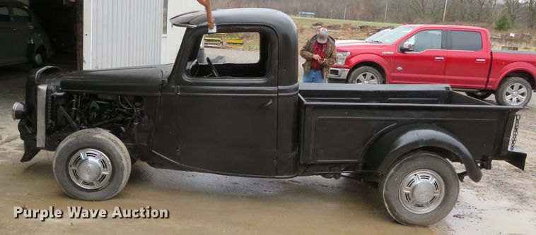 image for item DN7858 1990 Chevrolet S10  with 1926 Ford truck body